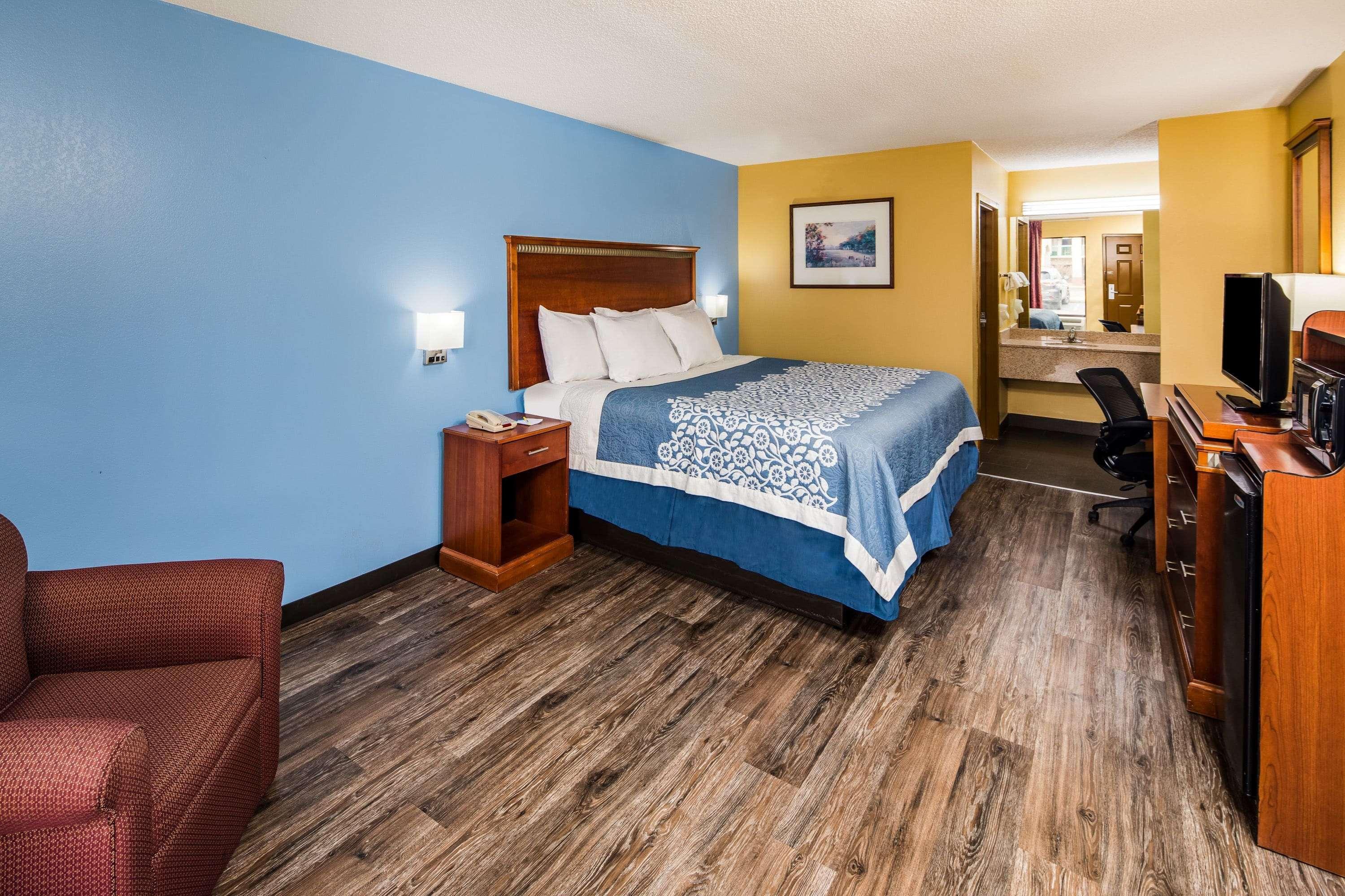 Days Inn By Wyndham Oak Grove/Ft. Campbell Exterior foto