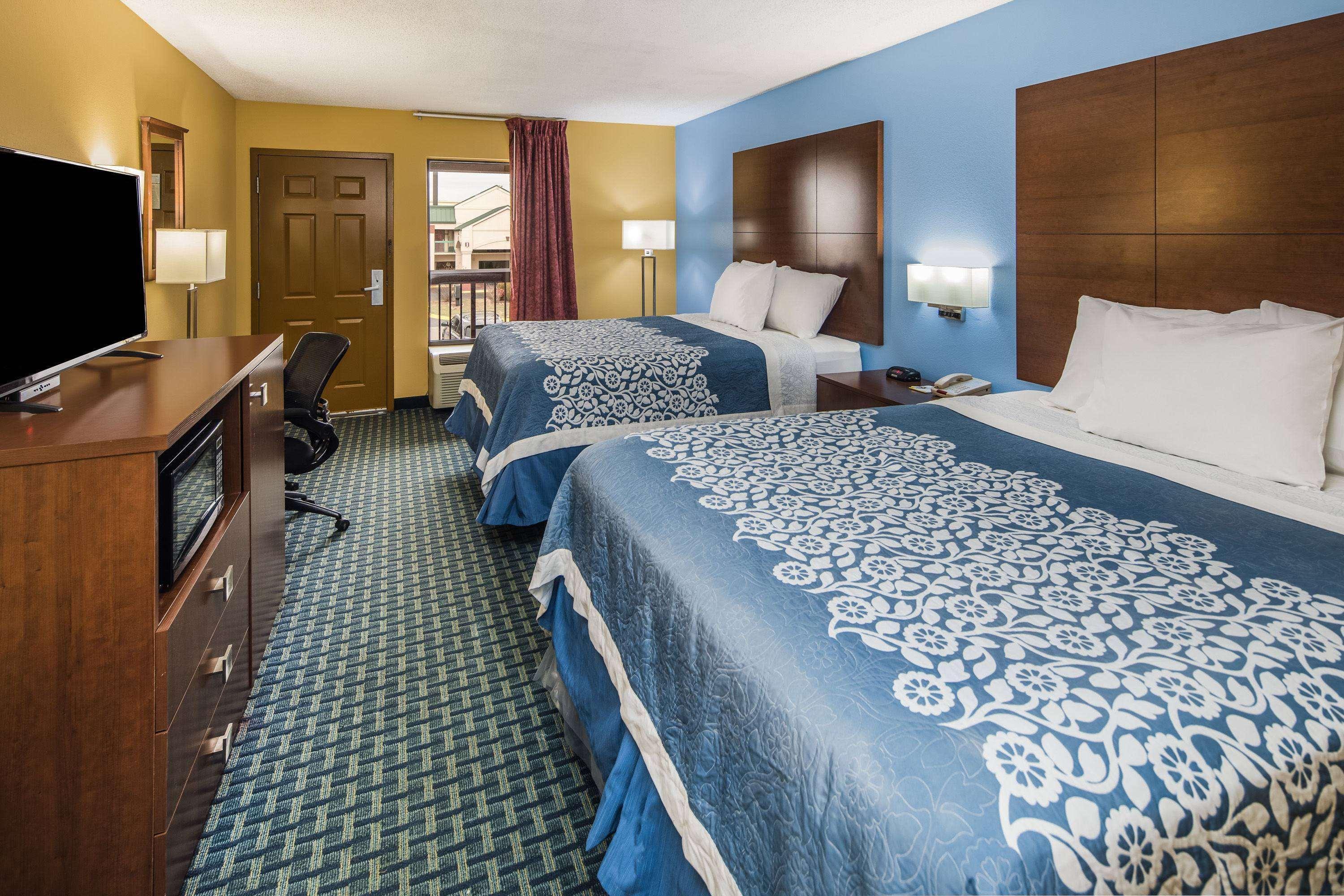 Days Inn By Wyndham Oak Grove/Ft. Campbell Exterior foto