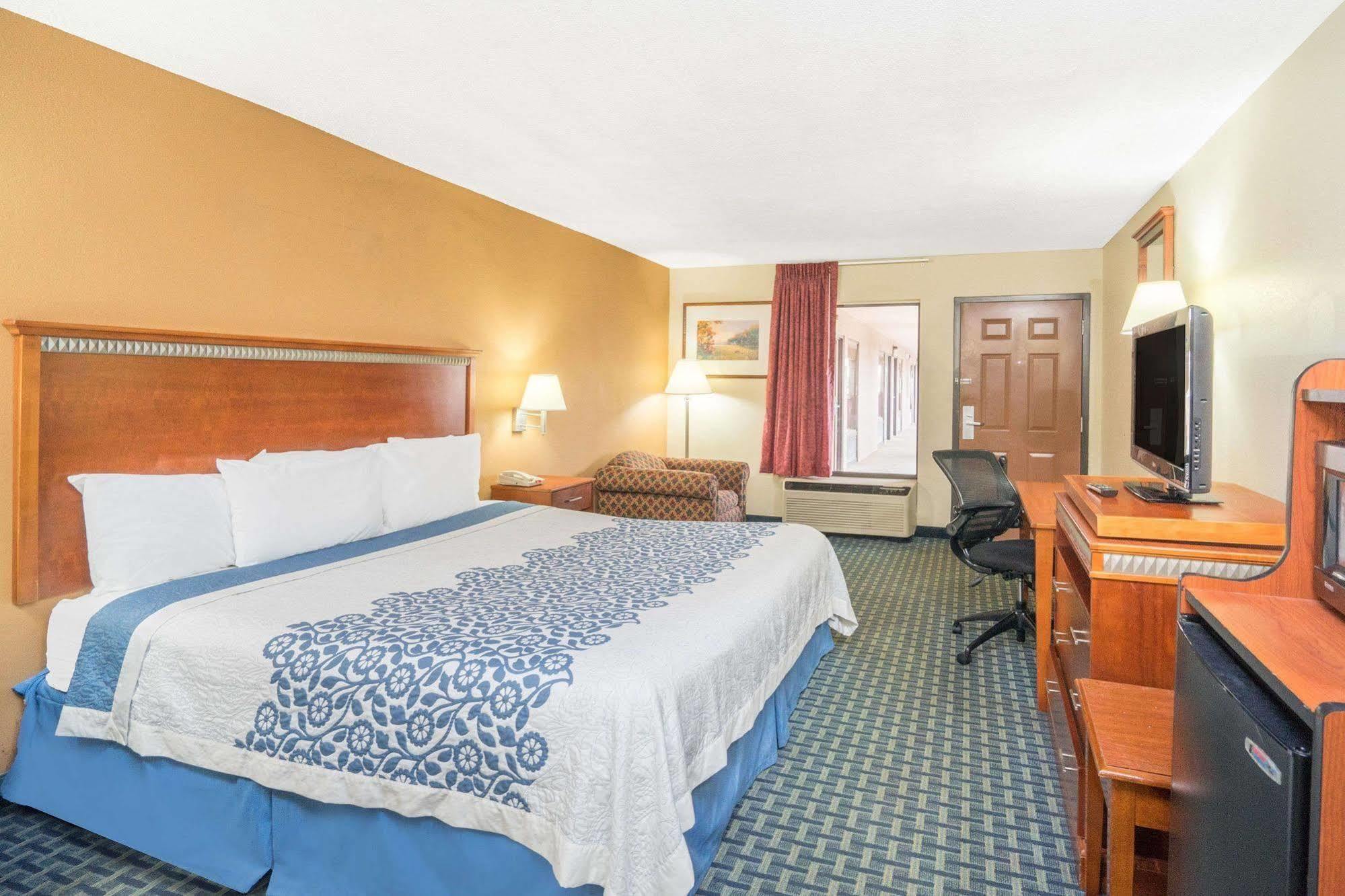 Days Inn By Wyndham Oak Grove/Ft. Campbell Exterior foto